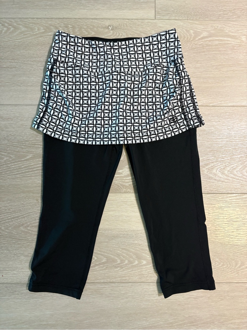 Coolibar UPF 50+ Skirted Capri Leggings Black White Size S